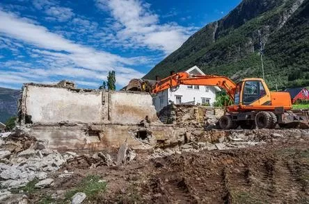 社區(qū)可以強拆樓道違章搭建嗎