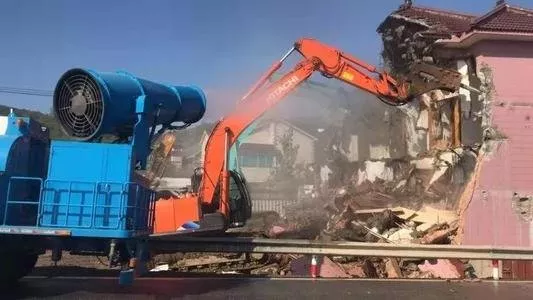 在自家院內損壞強拆設備算違法嗎