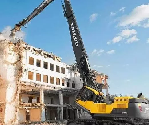 可以強(qiáng)拆違章建筑嗎