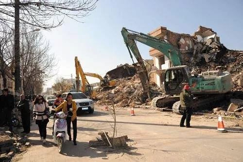 房子強(qiáng)拆沒地方住了怎么辦