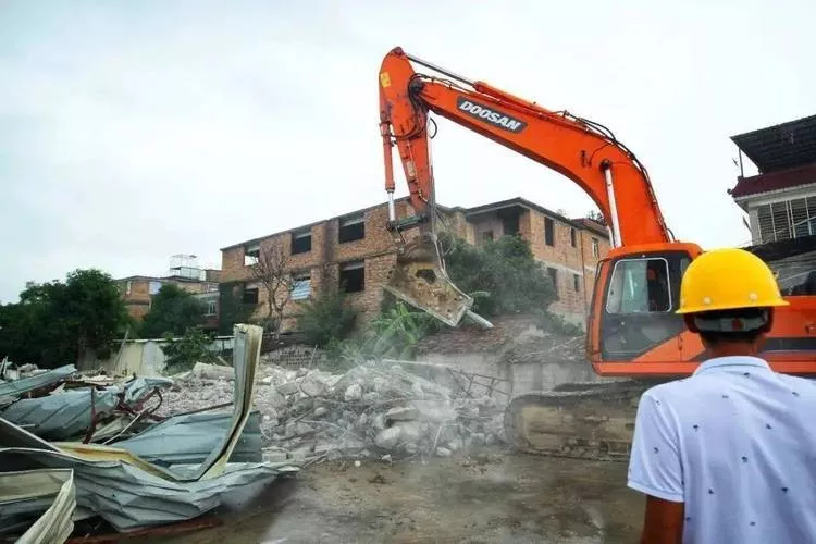 小區(qū)違建業(yè)主可以強(qiáng)拆嗎