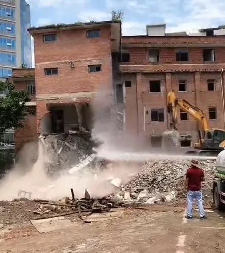 一樓小院建陽光房城管強拆嗎