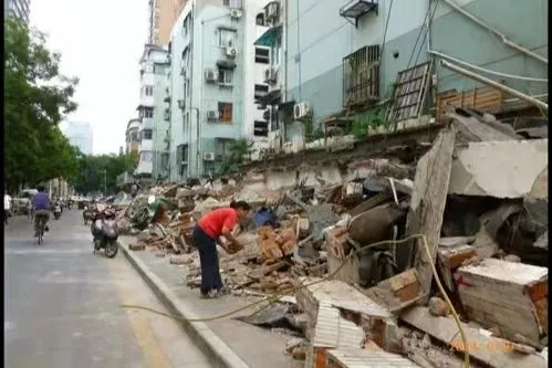 法院可以委托行政機關強拆嗎