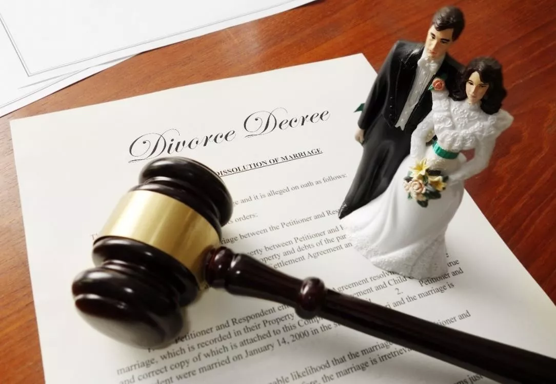 離婚訴訟結(jié)婚照怎么拍照