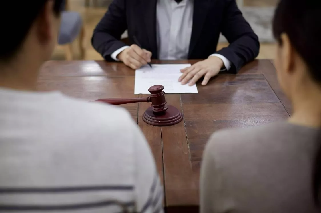 離婚訴訟可以不用代理嗎
